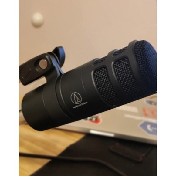Audio-Technica AT2040 Hypercardioid Dynamic Podcast Microphone - Picture 1 of 1